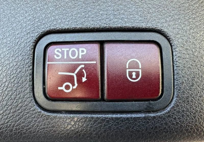 Used 2017 Mercedes-Benz GLS 450 4MATIC image 38