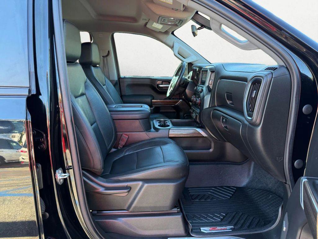 Used 2020 Chevrolet Silverado 1500 LT Trail Boss w/ Midnight Edition image 28