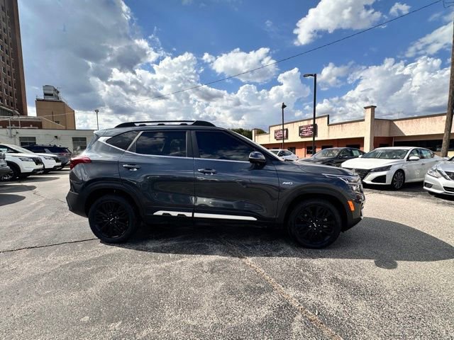 Used 2023 Kia Seltos Nightfall Edition image 4
