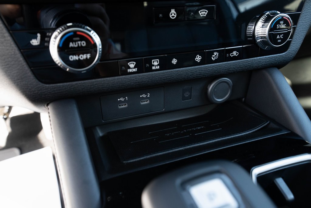 New 2026 Mitsubishi Outlander LE AWD/4WD image 32