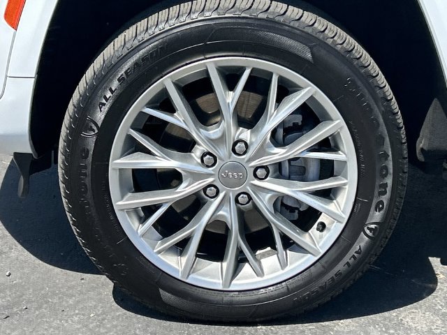 Used 2022 Jeep Grand Cherokee Summit w/ Luxury Tech Group V AWD/4WD image 10
