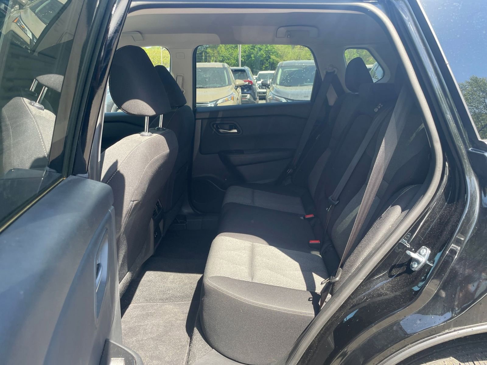 Used 2025 Nissan Rogue SV image 27