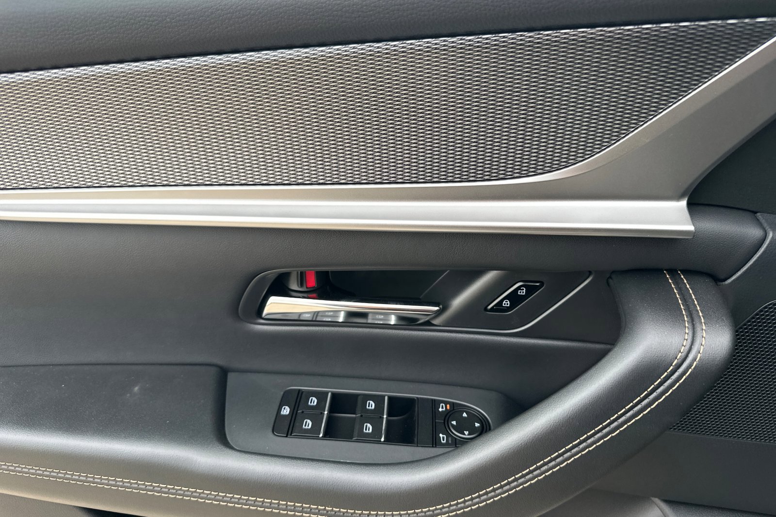 New 2025 MAZDA CX-70 Plug-In Hybrid w/ Premium Pkg image 11
