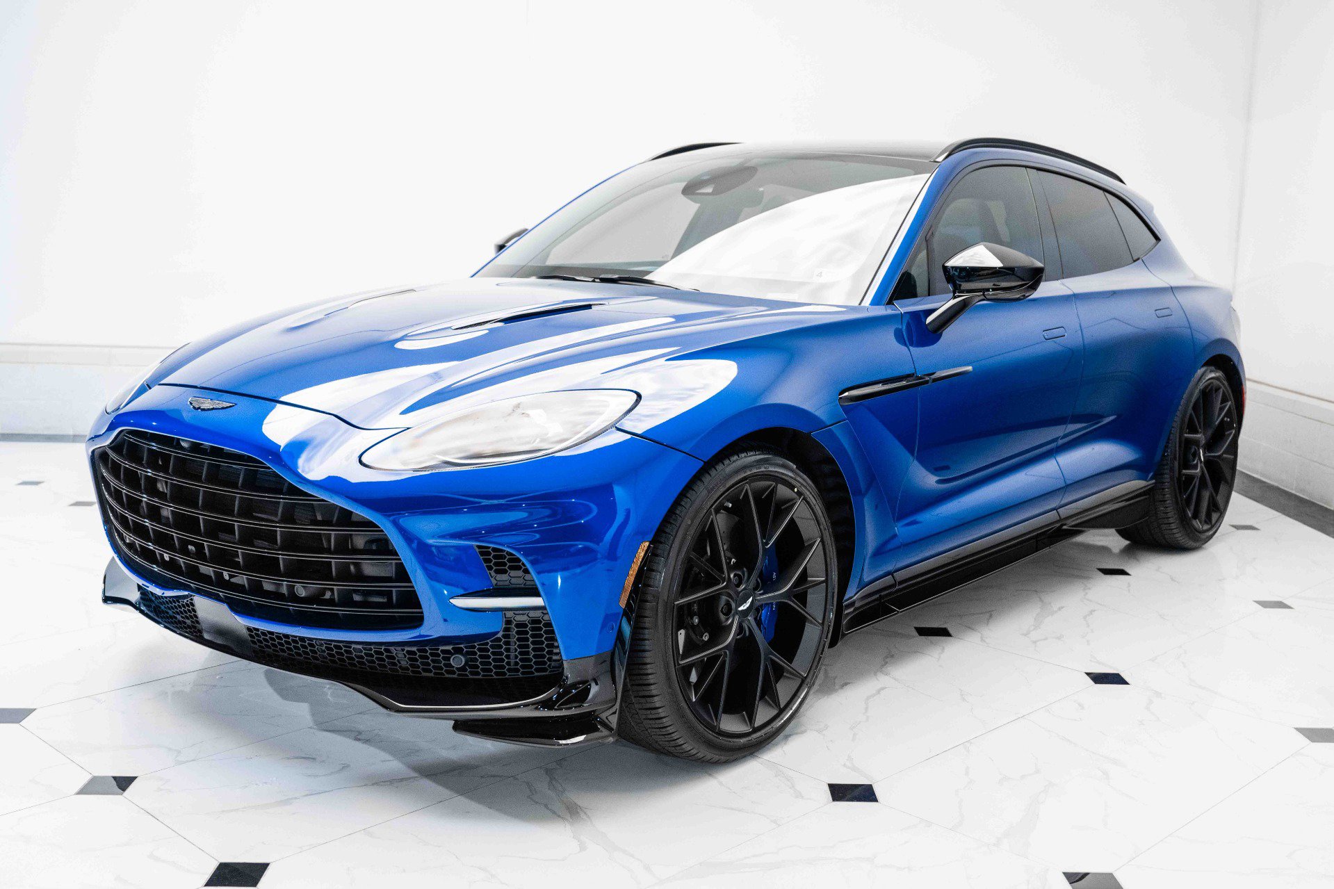 Used 2024 Aston Martin DBX 707 image 40