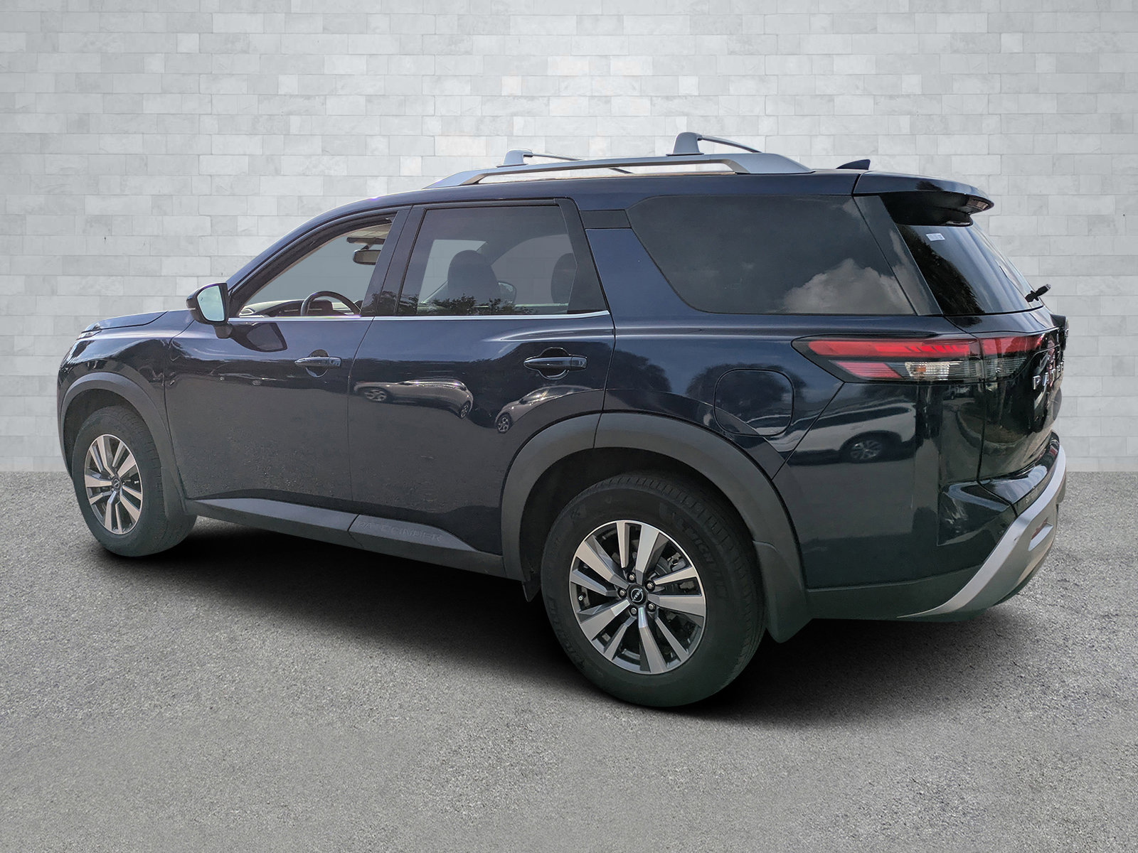 Used 2022 Nissan Pathfinder SL image 7