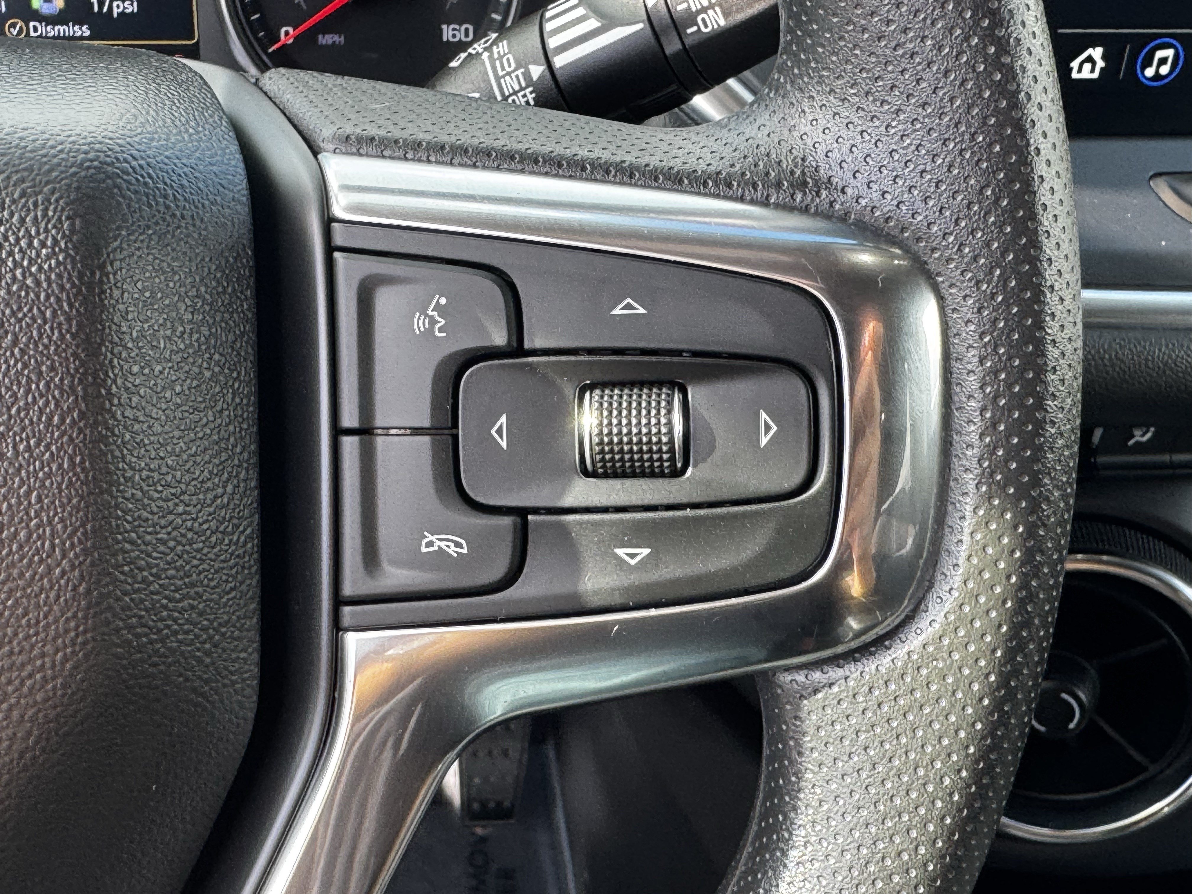 Used 2025 Chevrolet Blazer LT AWD/4WD image 23