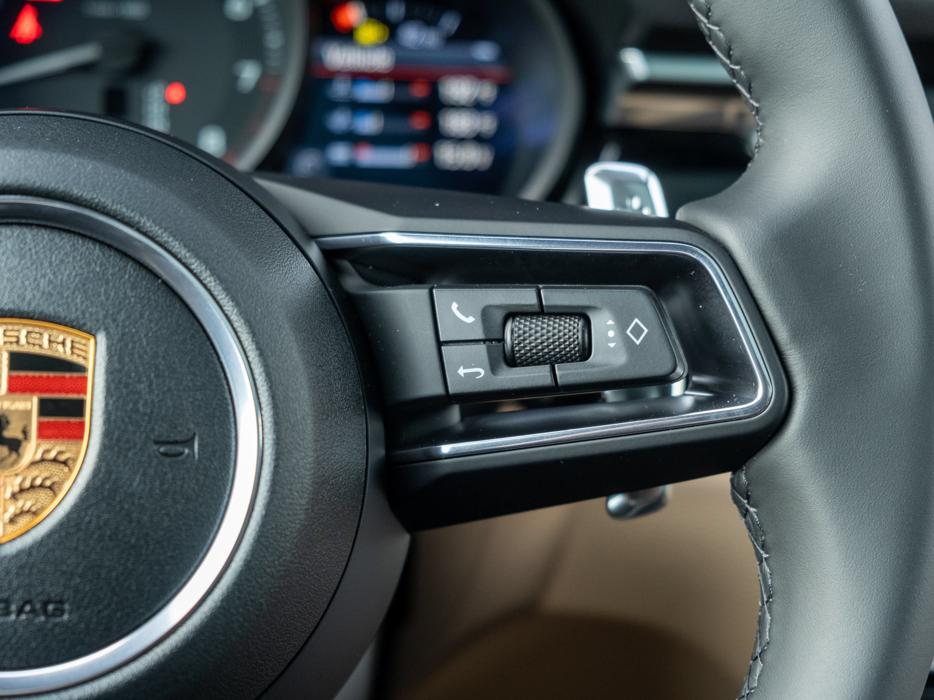 Certified 2026 Porsche Macan AWD/4WD image 26