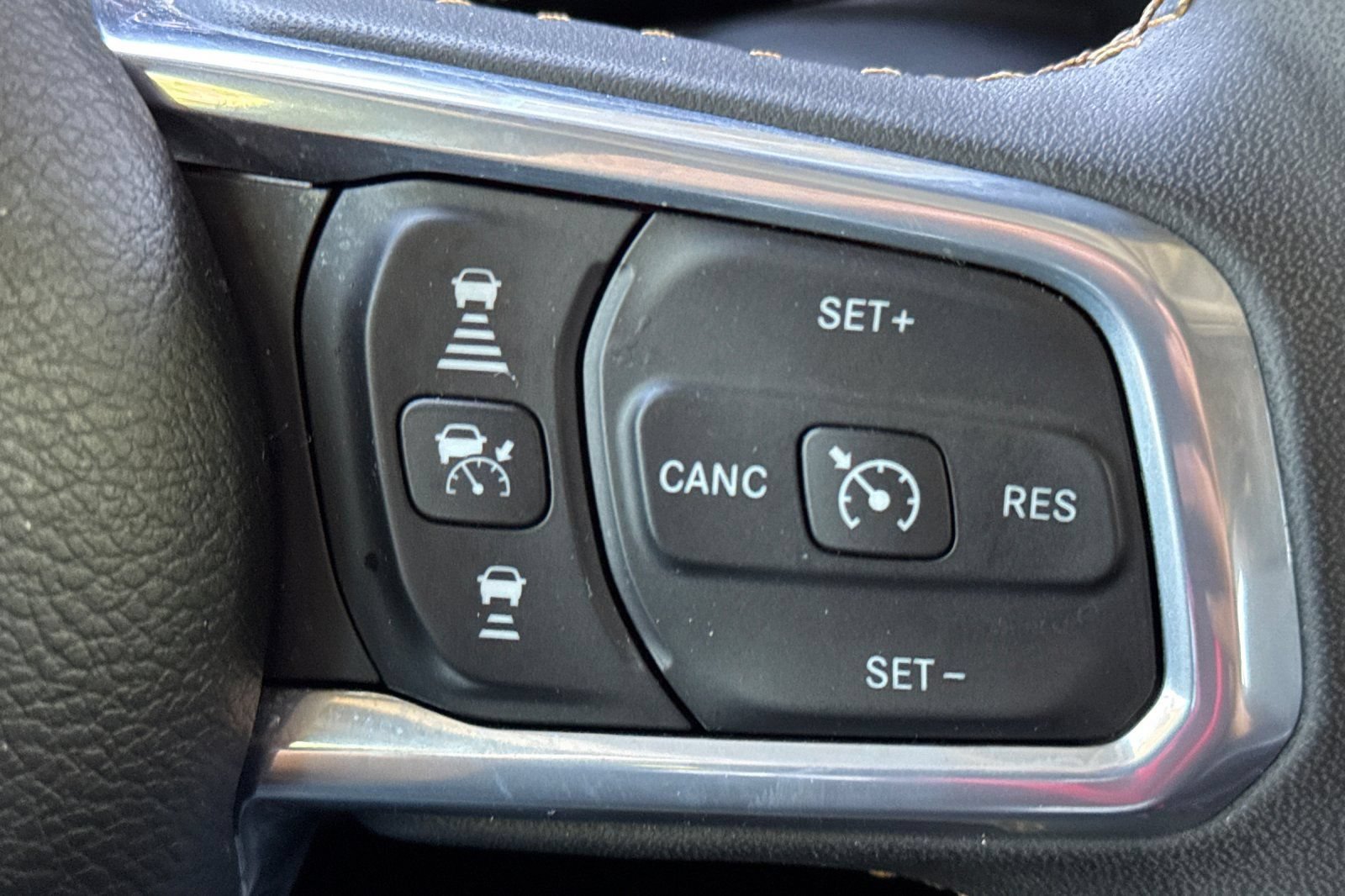 Used 2024 Jeep Wrangler Unlimited Sahara AWD/4WD image 27