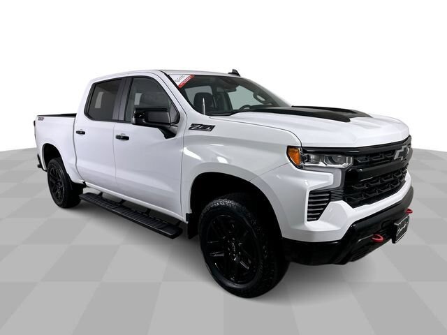 Used 2025 Chevrolet Silverado 1500 LT Trail Boss AWD/4WD image 2
