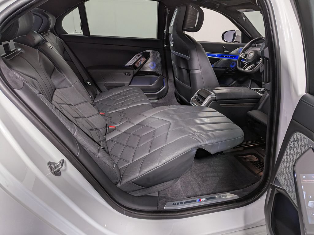 Certified 2024 BMW 760i xDrive AWD/4WD image 33