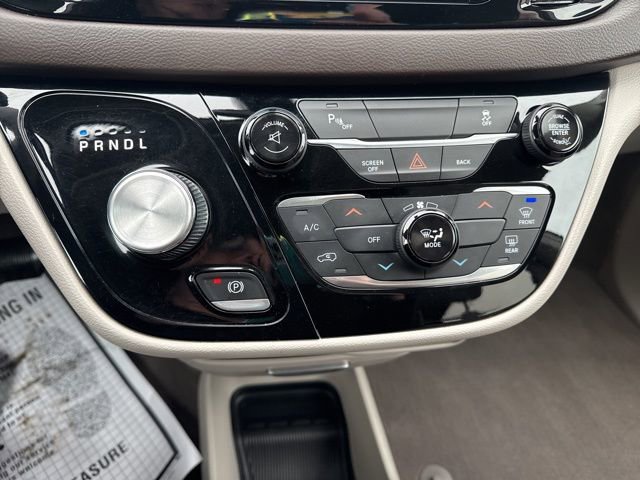 Used 2017 Chrysler Pacifica Touring image 24