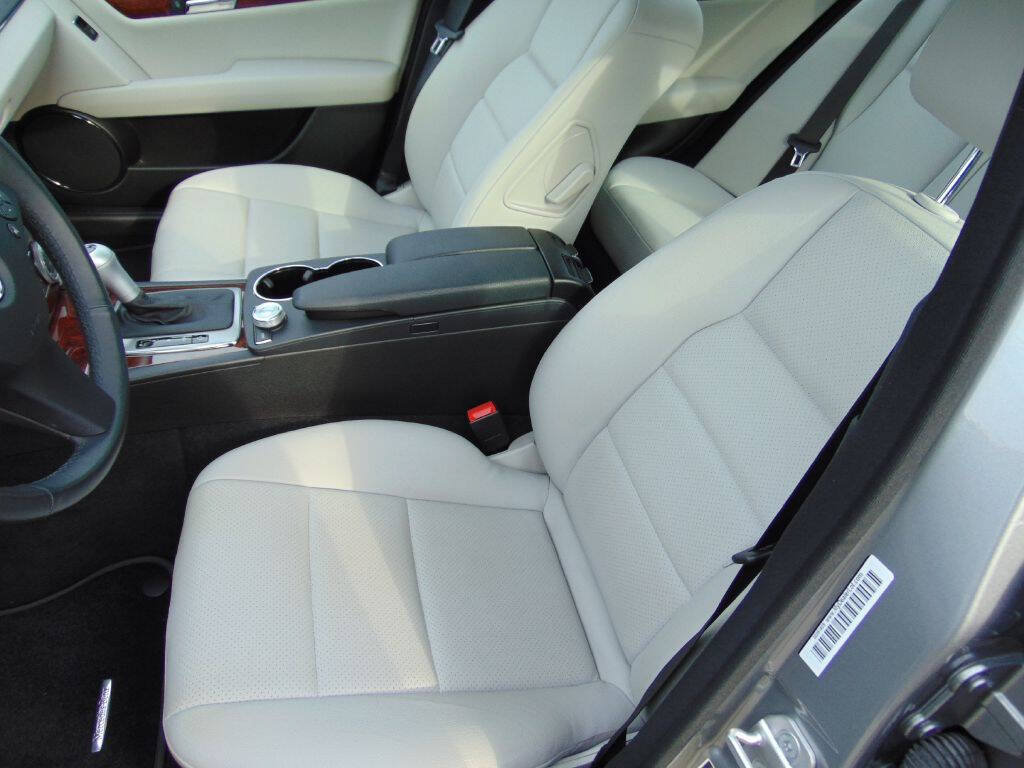 Used 2011 Mercedes-Benz C 300 Sedan image 13
