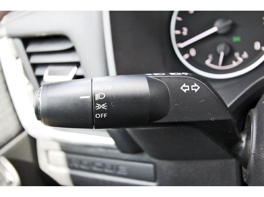 Used 2023 Nissan Rogue S FWD image 17