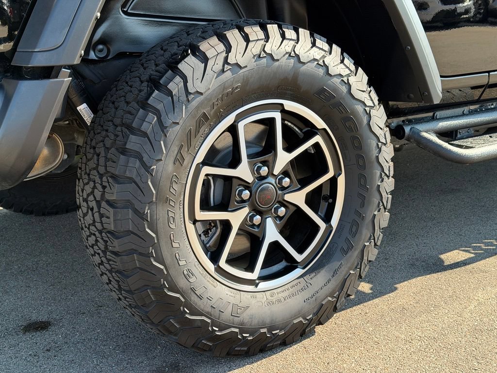 Used 2025 Jeep Wrangler Unlimited Rubicon w/ Convenience Group AWD/4WD image 26