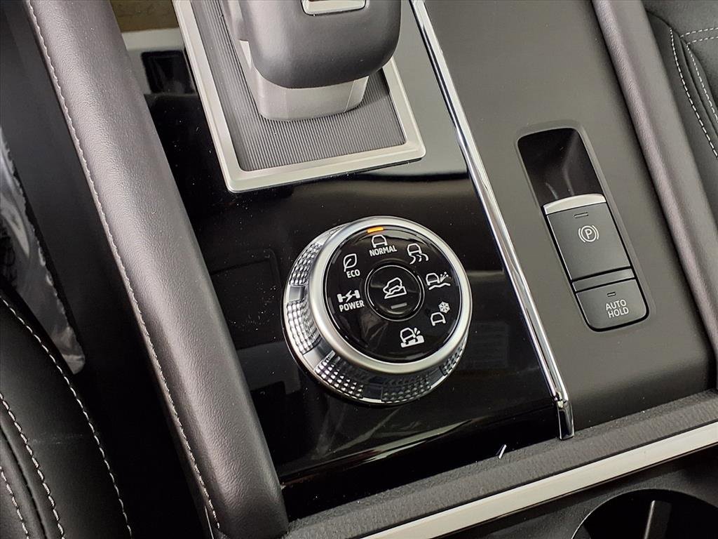 New 2025 Mitsubishi Outlander SE image 22