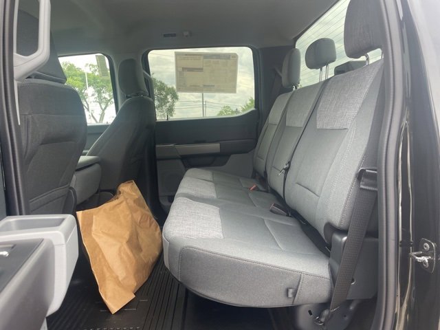New 2025 Ford F550 4x4 Crew Cab Super Duty w/ XLT Value Package image 17