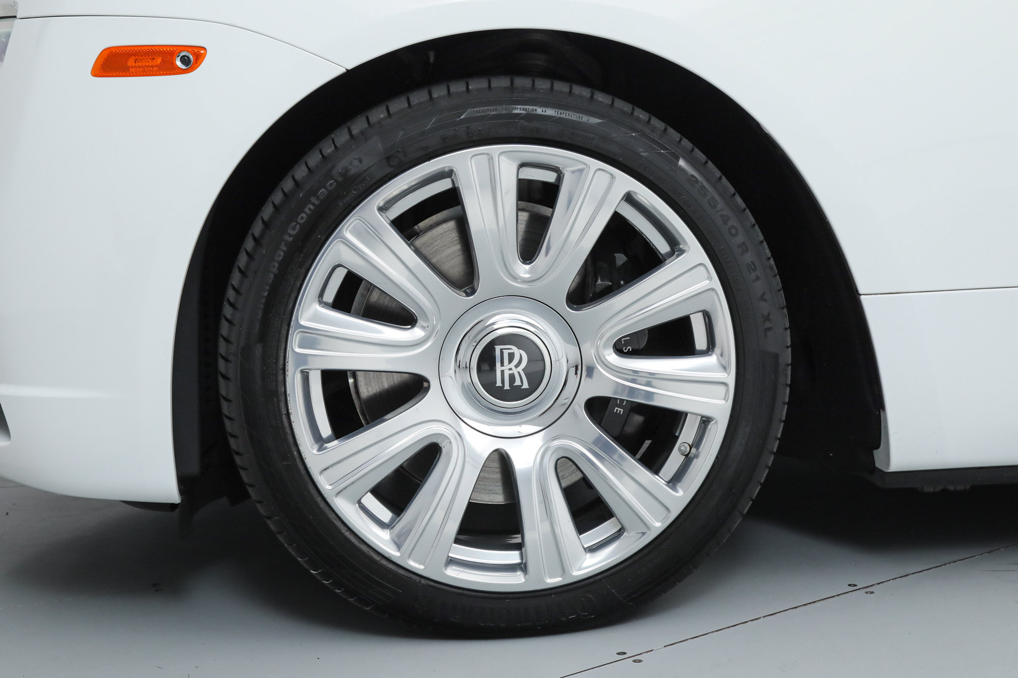Used 2017 Rolls-Royce Dawn RWD image 43