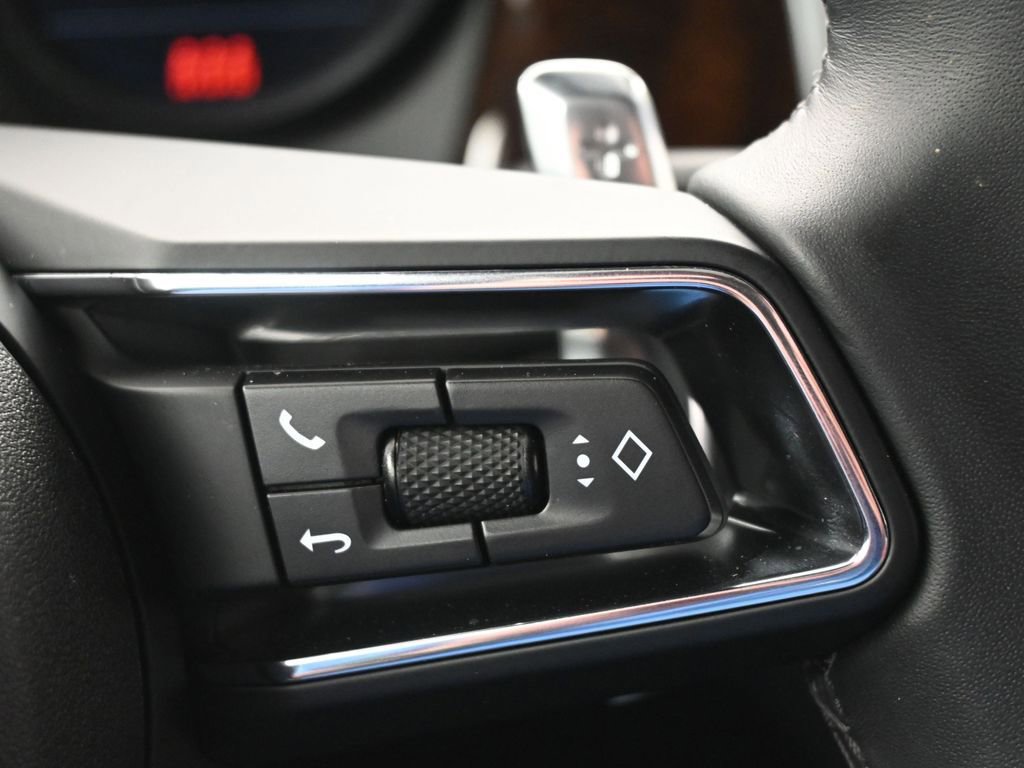 Certified 2025 Porsche Macan image 23