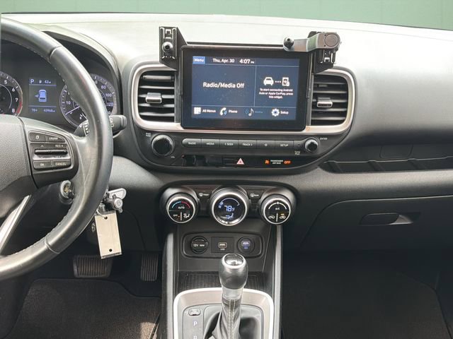 Used 2021 Hyundai Venue SEL FWD image 18