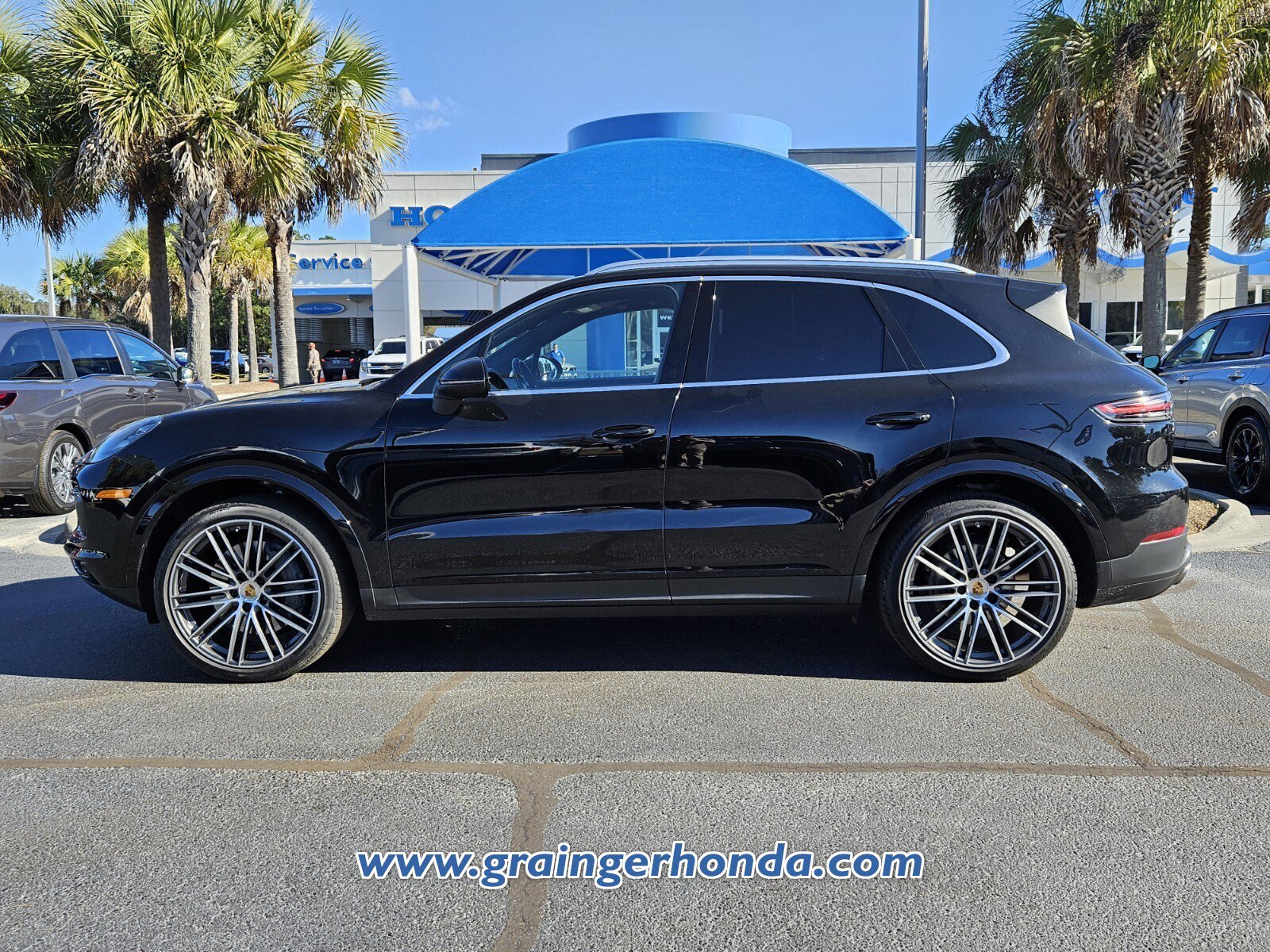 Used 2019 Porsche Cayenne S image 2