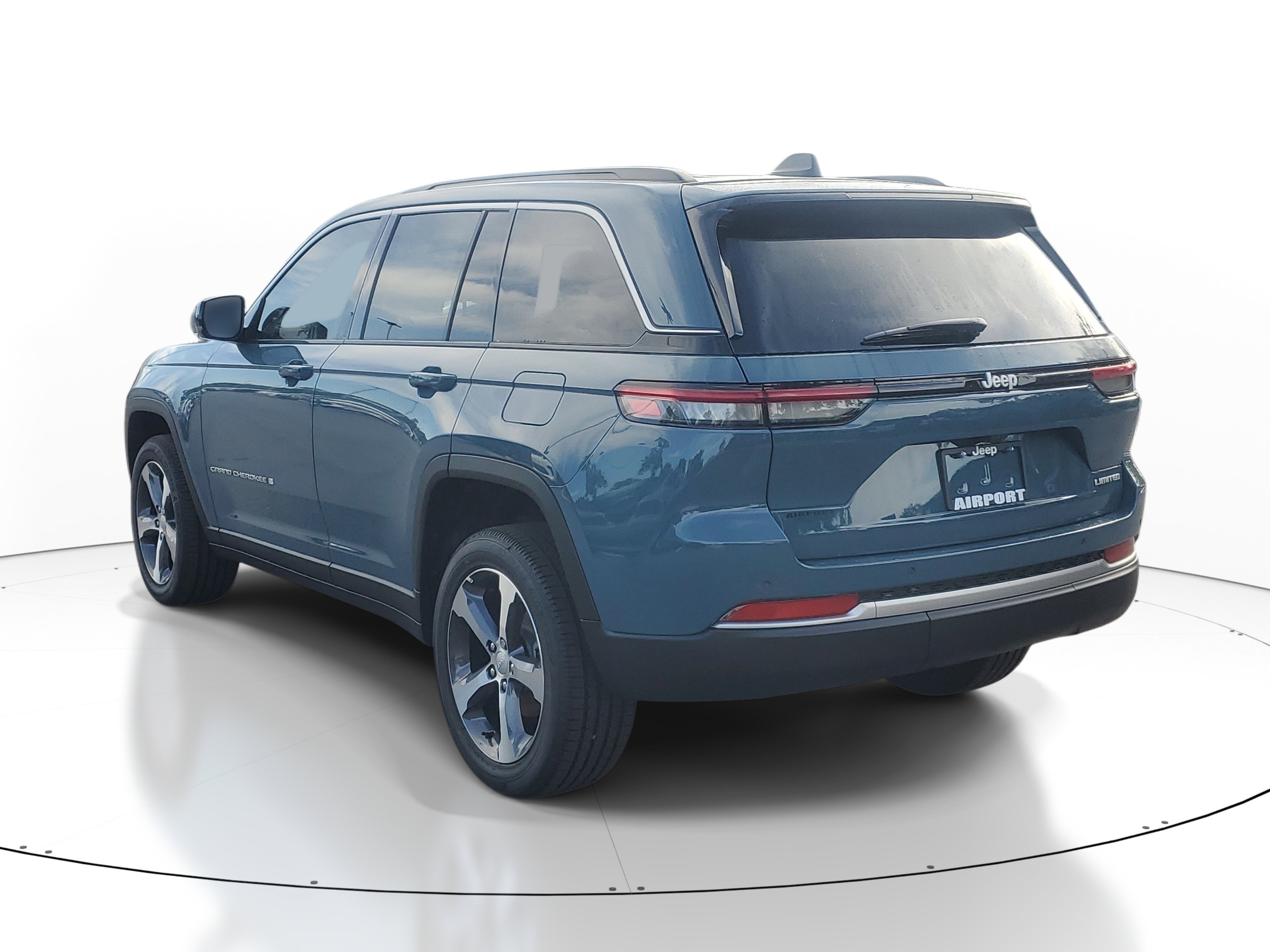New 2026 Jeep Grand Cherokee Limited RWD image 4