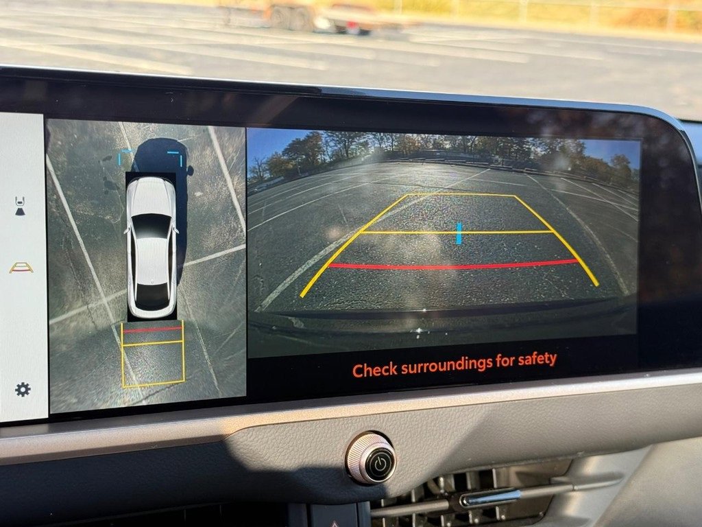 Certified 2025 Toyota Crown Platinum image 24