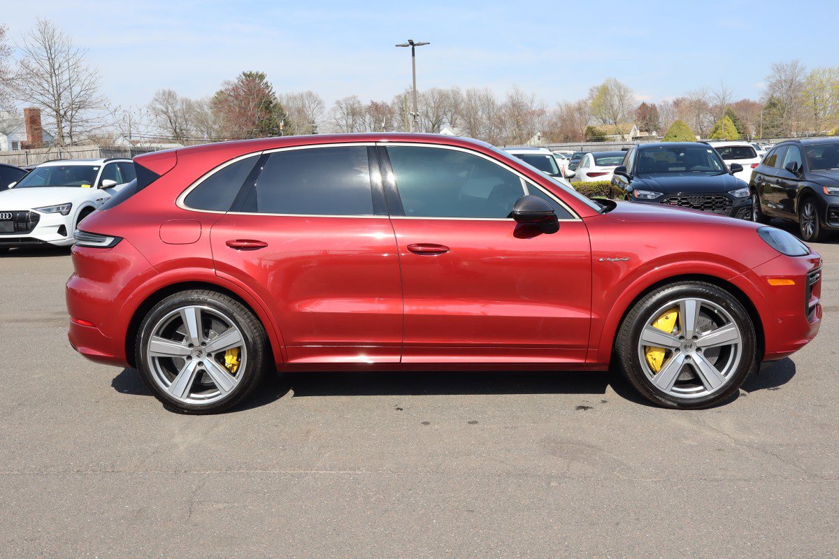 Used 2025 Porsche Cayenne Turbo AWD/4WD image 4