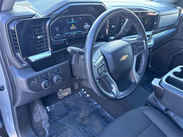 Used 2025 Chevrolet Silverado 1500 LT image 9