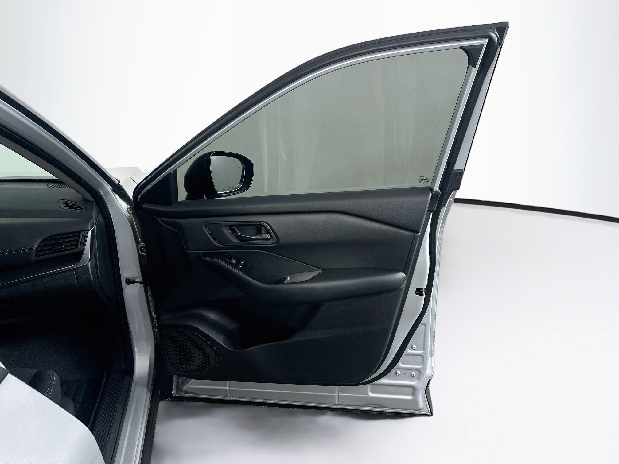 Used 2024 Nissan Rogue S FWD image 33