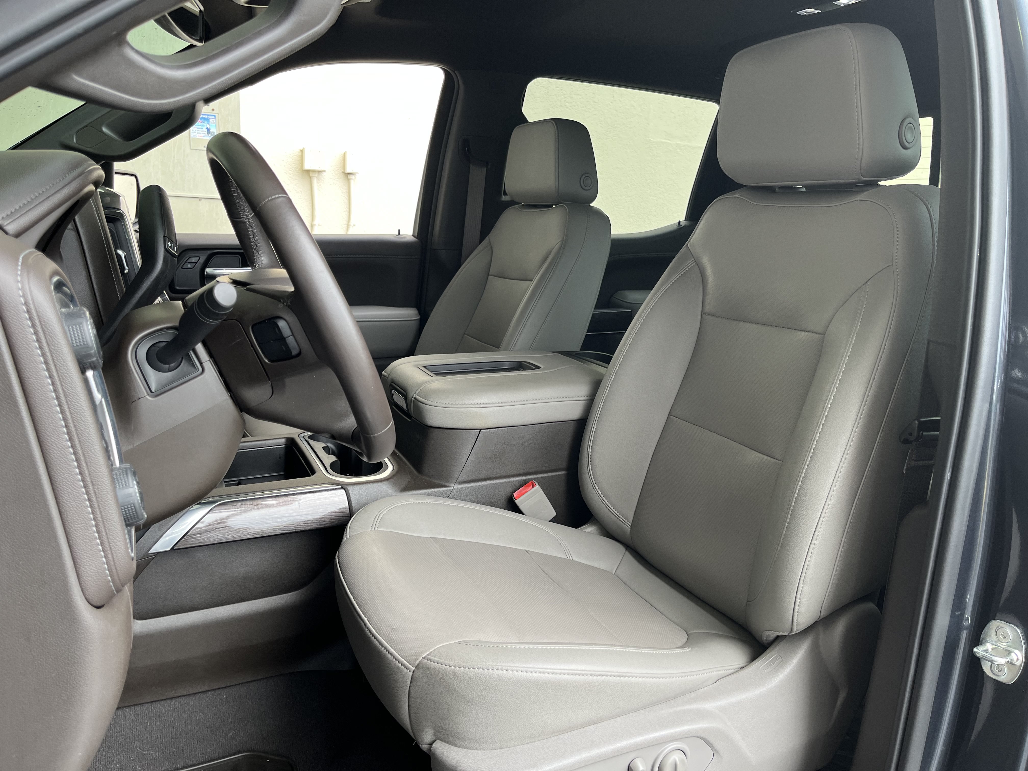 Used 2022 Chevrolet Silverado 1500 LTZ RWD image 2