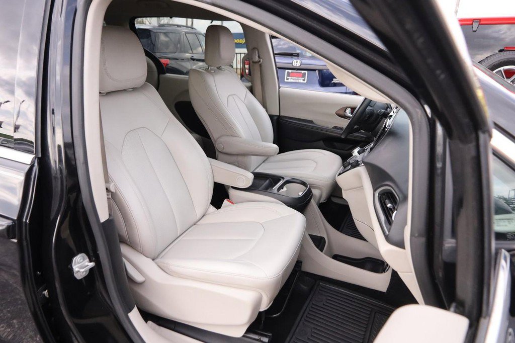 Used 2021 Chrysler Voyager Lxi image 28