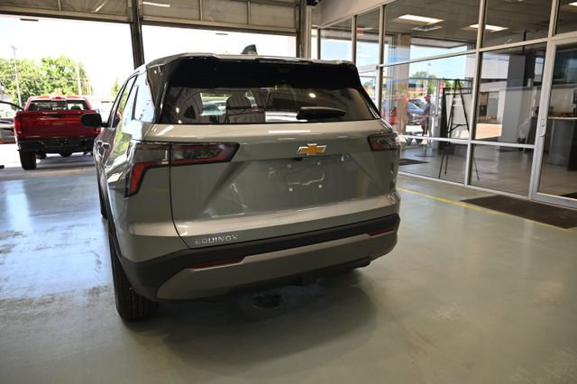 New 2026 Chevrolet Equinox LT w/ Safety and Technology Package FWD image 6