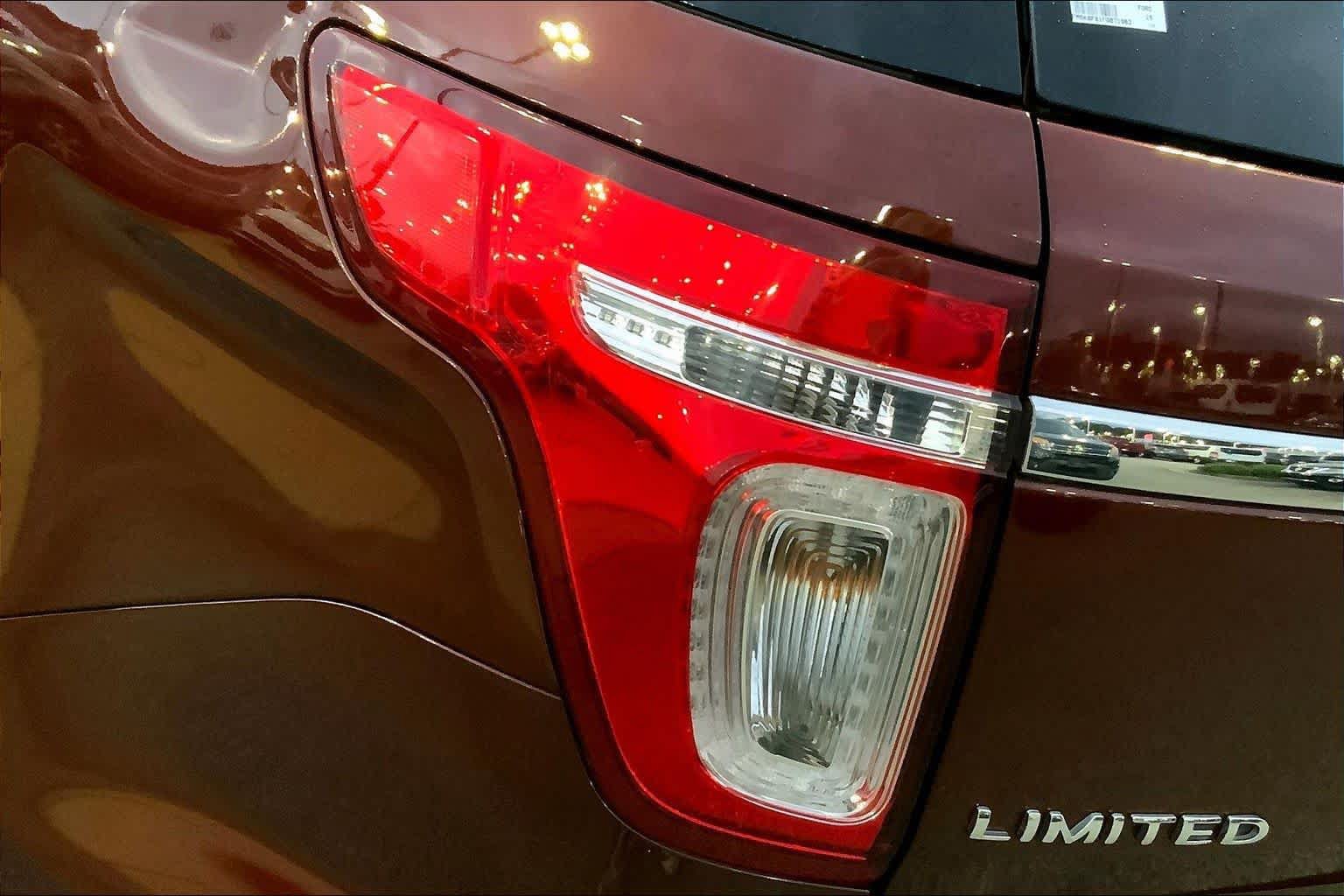 Used 2015 Ford Explorer Limited w/ Equipment Group 301A AWD/4WD image 25
