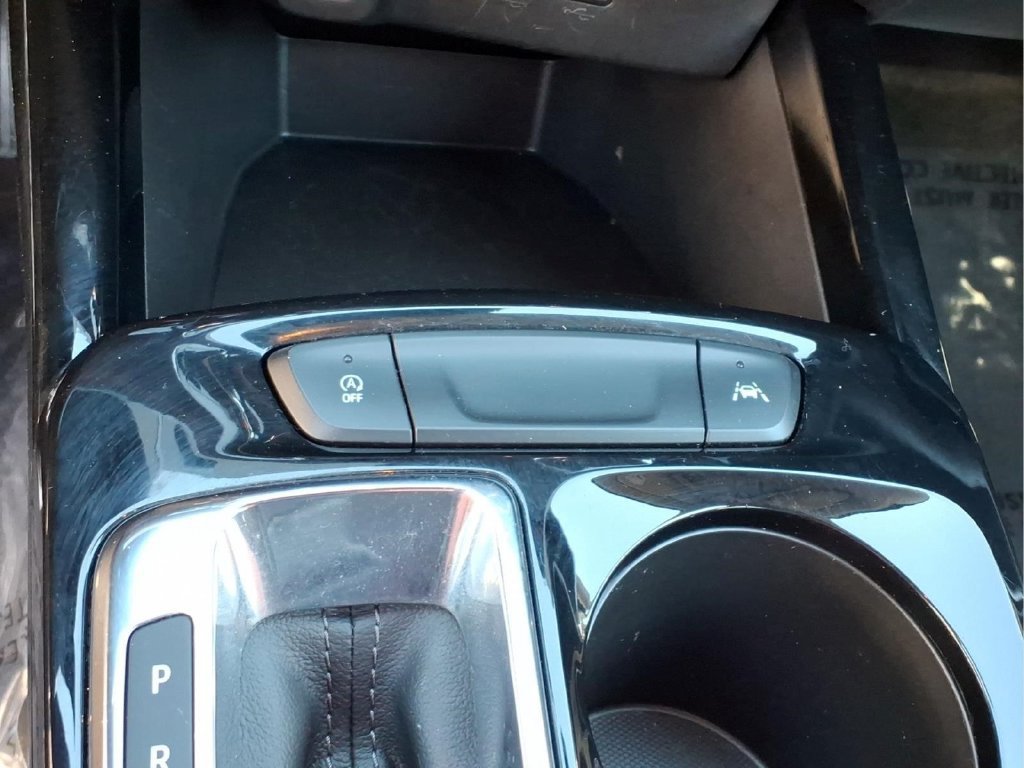 Certified 2025 Chevrolet Trax LT w/ LT Convenience Package FWD image 10