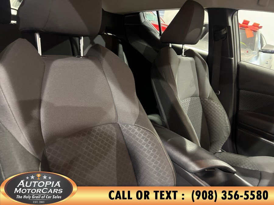 Used 2022 Toyota C-HR XLE FWD image 12