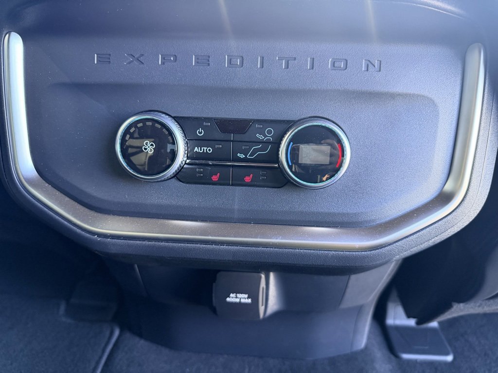 Used 2025 Ford Expedition Platinum w/ Stealth Appearance Package image 17