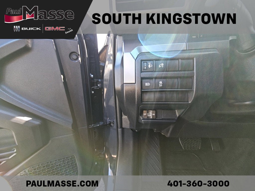 Used 2025 Toyota Tacoma SR5 AWD/4WD image 12