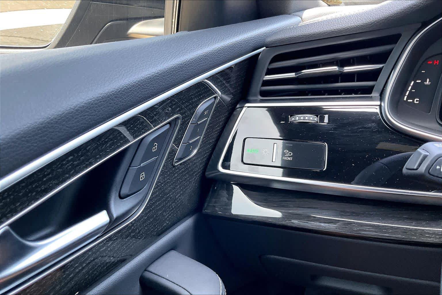 Used 2026 Audi Q8 Premium Plus AWD/4WD image 32
