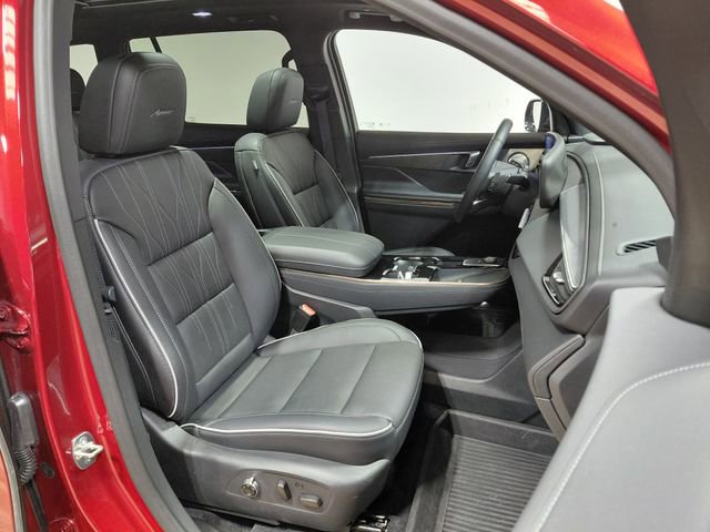 Used 2025 Buick Enclave Avenir AWD/4WD image 31