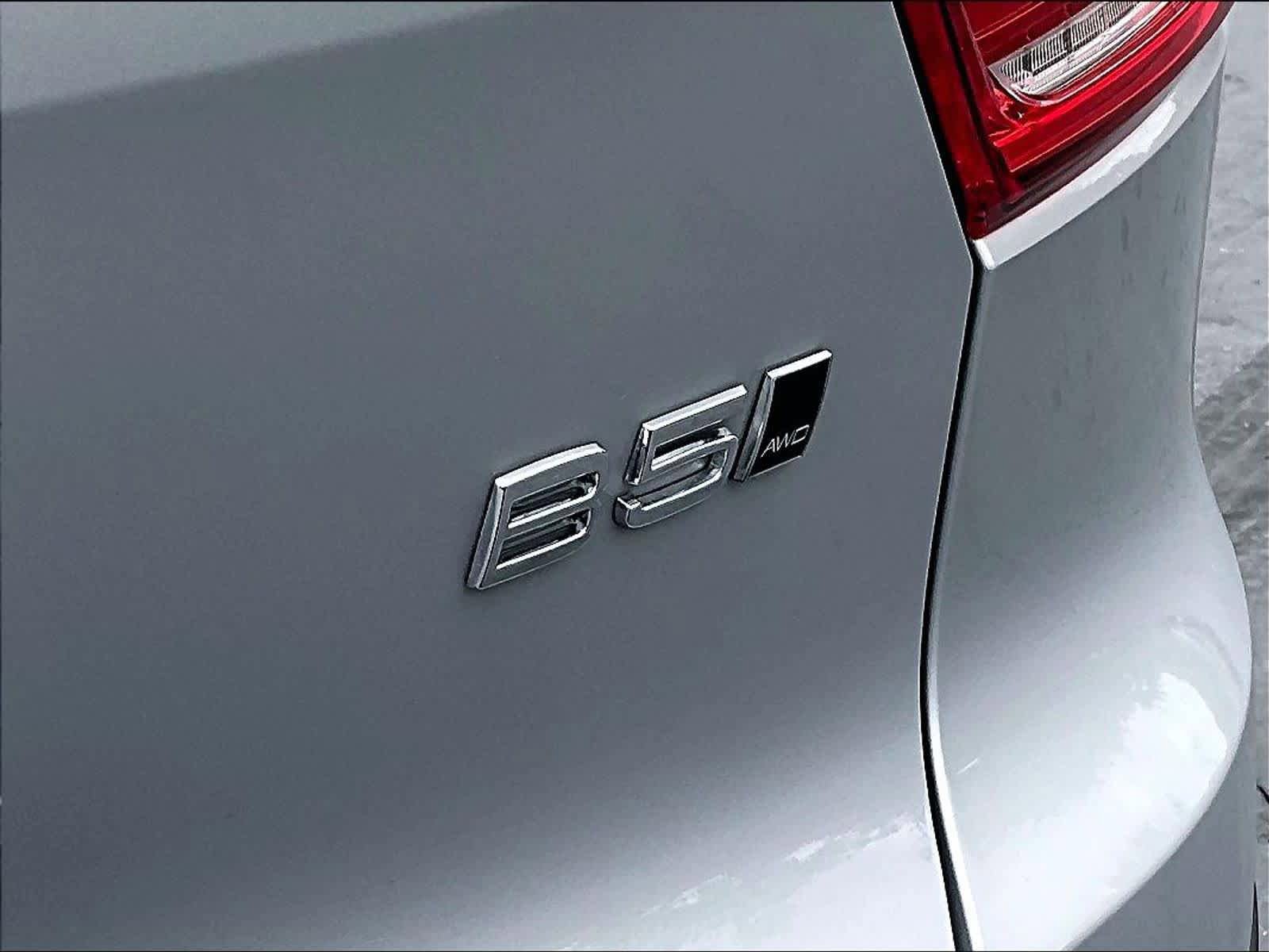 Used 2023 Volvo XC40 B5 Ultimate AWD/4WD image 11