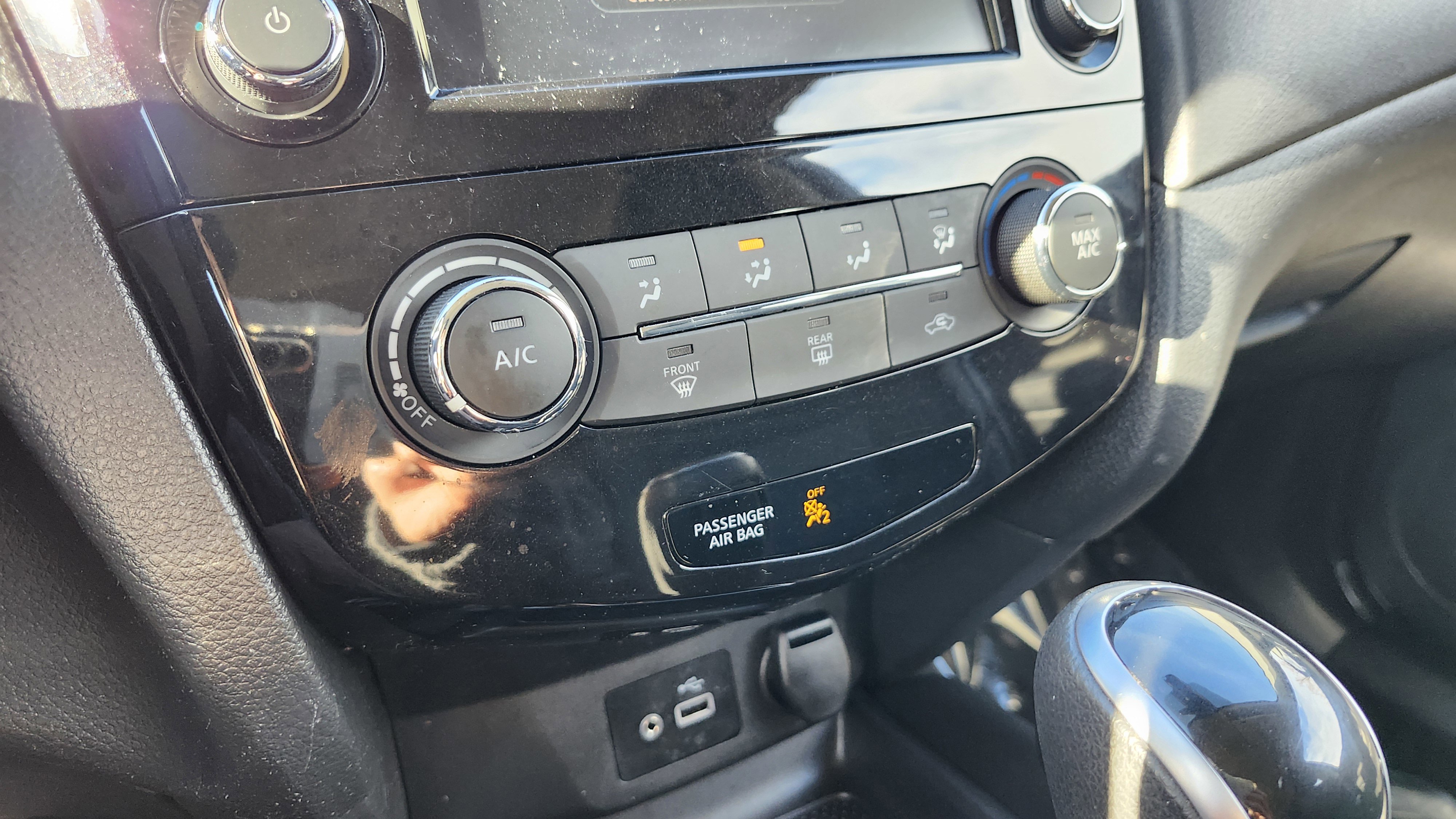 Used 2020 Nissan Rogue S image 27