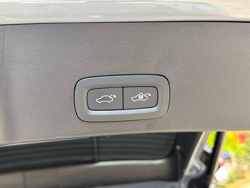 Used 2023 Volvo XC40 Recharge Plus AWD/4WD image 6