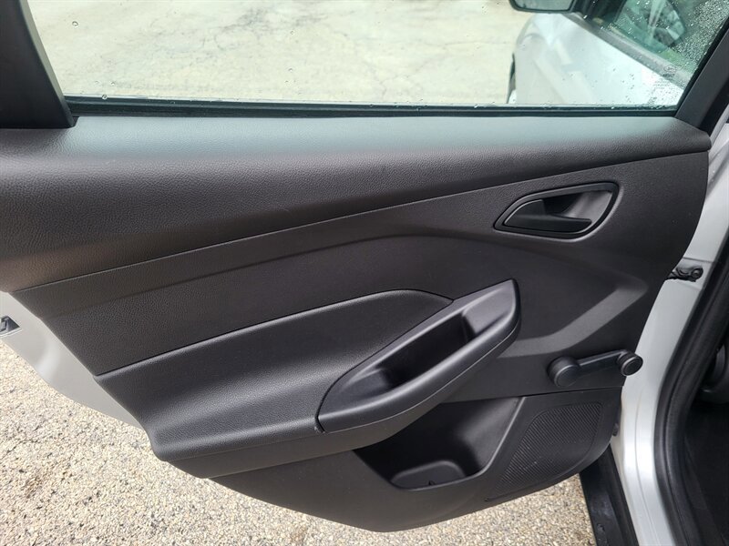 Used 2017 Ford Focus S image 25