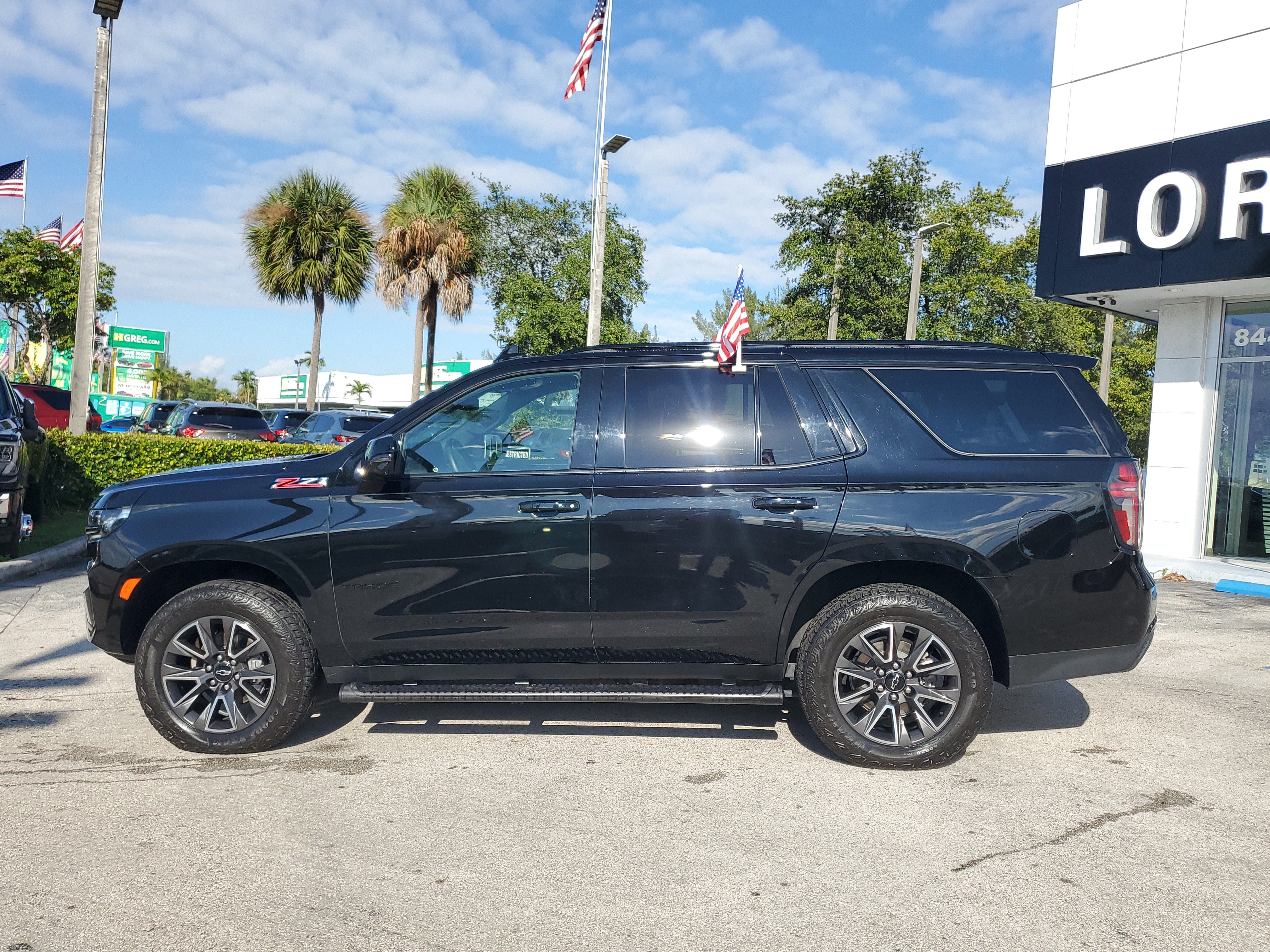 Used 2023 Chevrolet Tahoe Z71 w/ Luxury Package AWD/4WD image 8