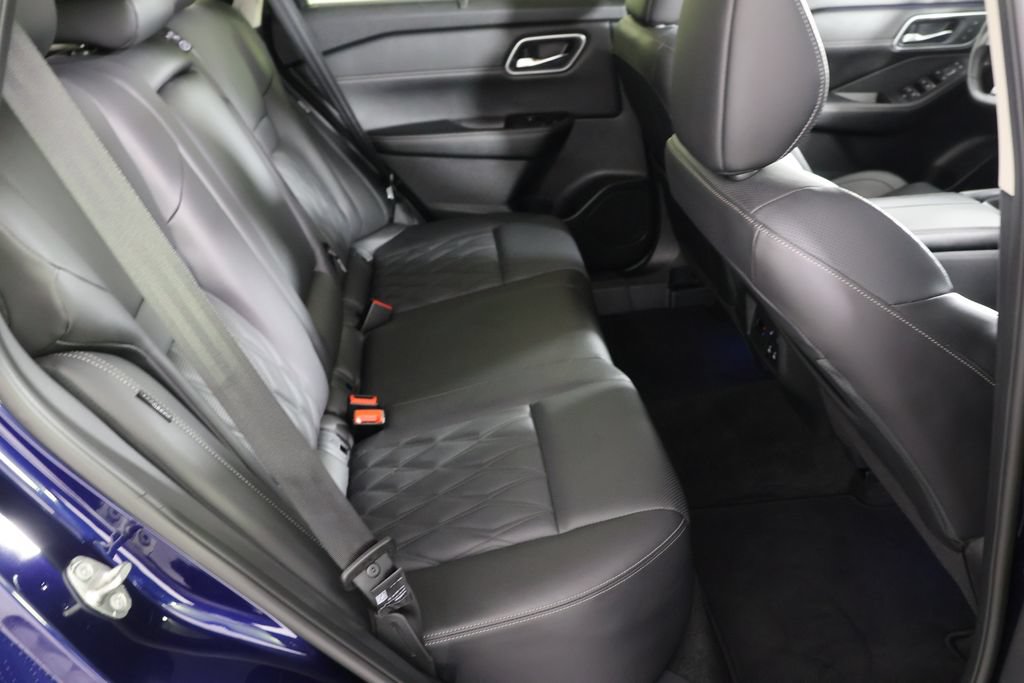 Used 2024 Nissan Rogue Platinum w/ Platinum Premium Package AWD/4WD image 22