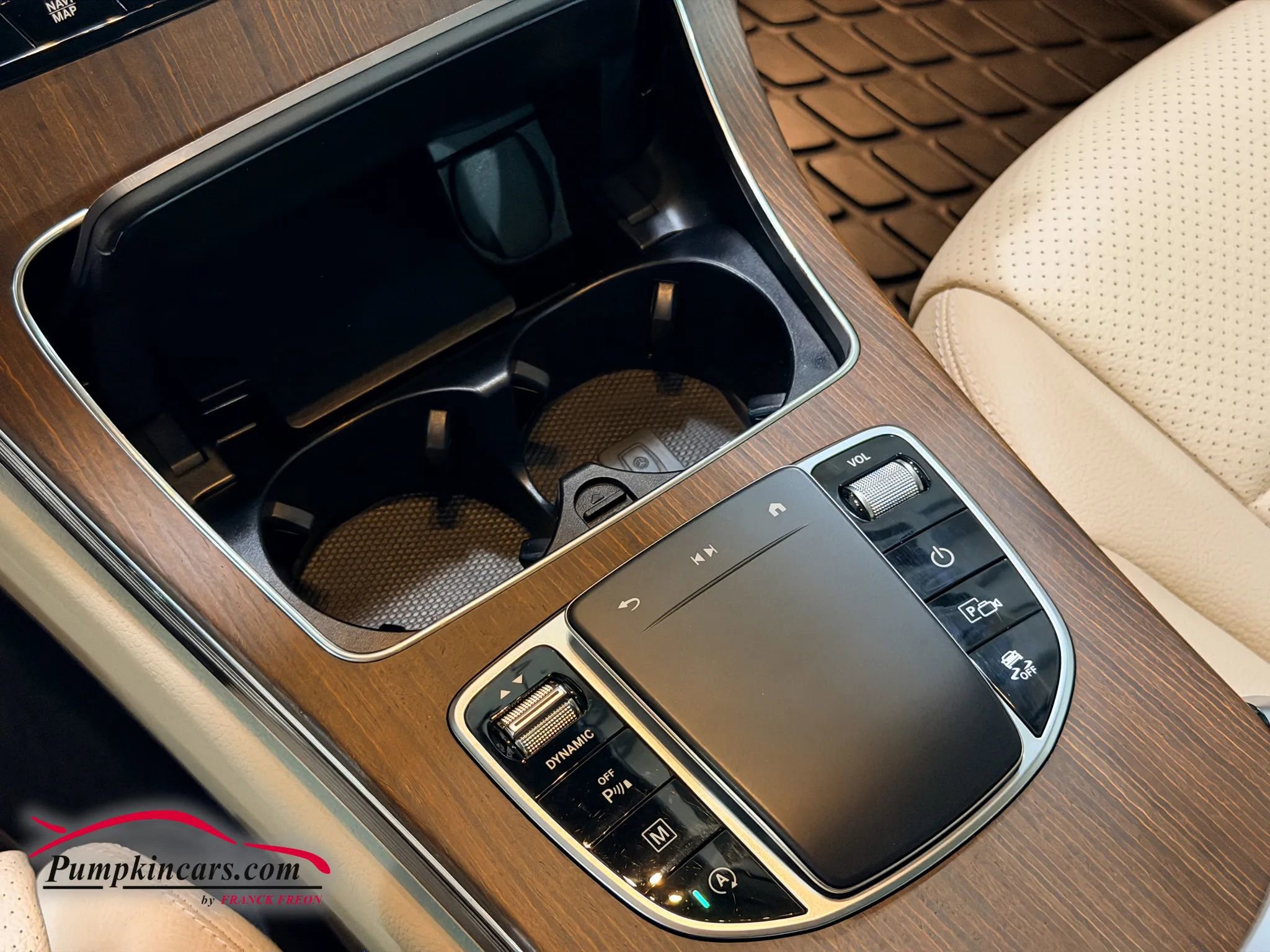 Used 2022 Mercedes-Benz GLC 300 4MATIC w/ Multimedia Package Lite image 31