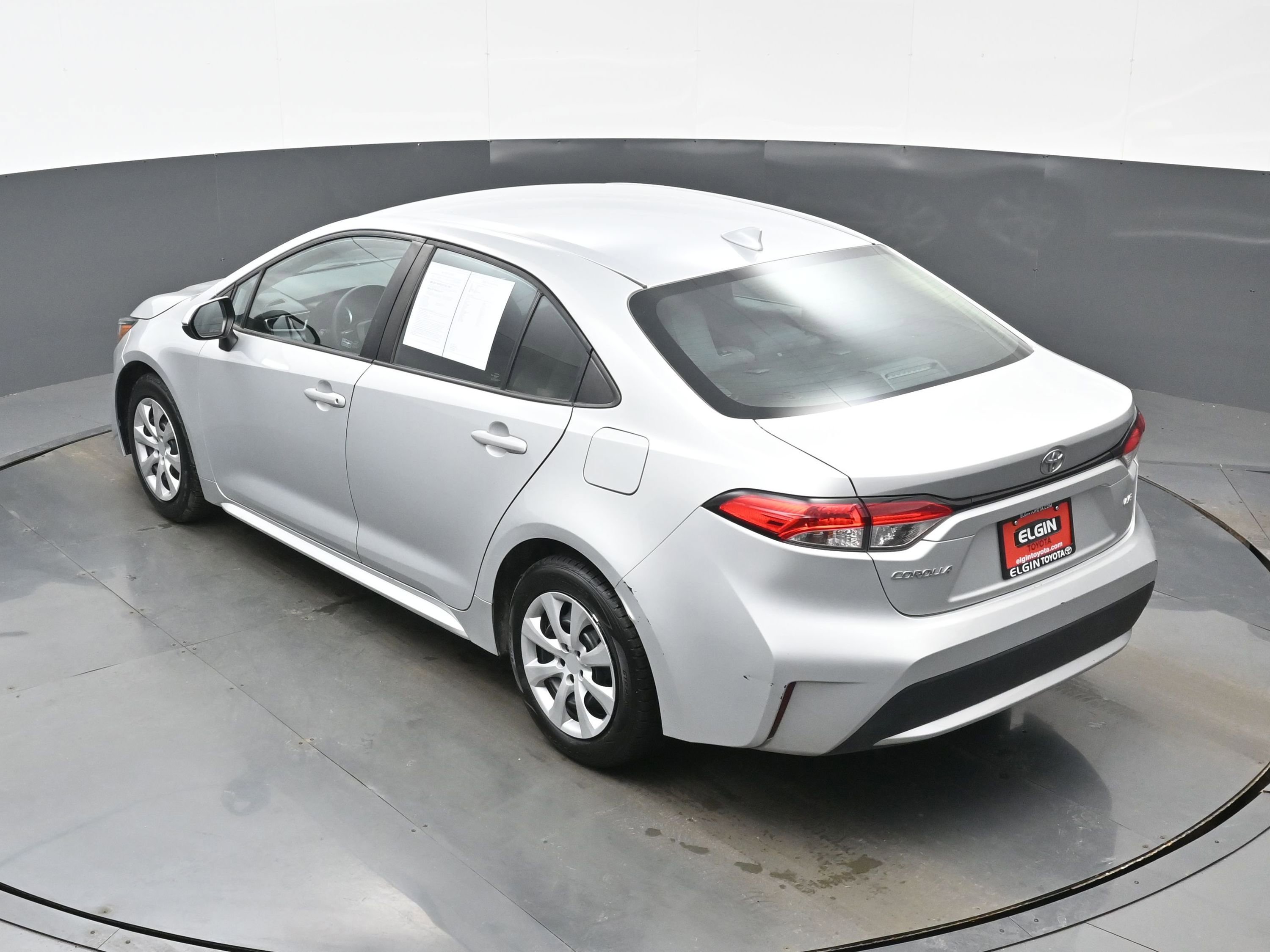 Used 2022 Toyota Corolla LE image 34