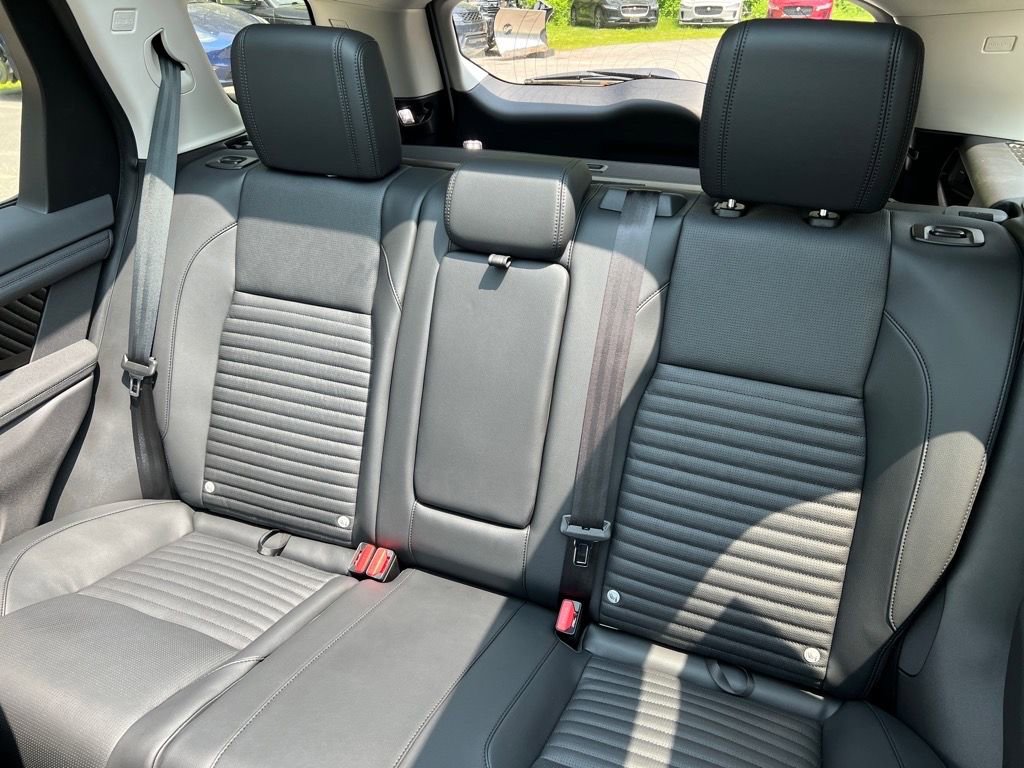New 2025 Land Rover Discovery Sport S image 23