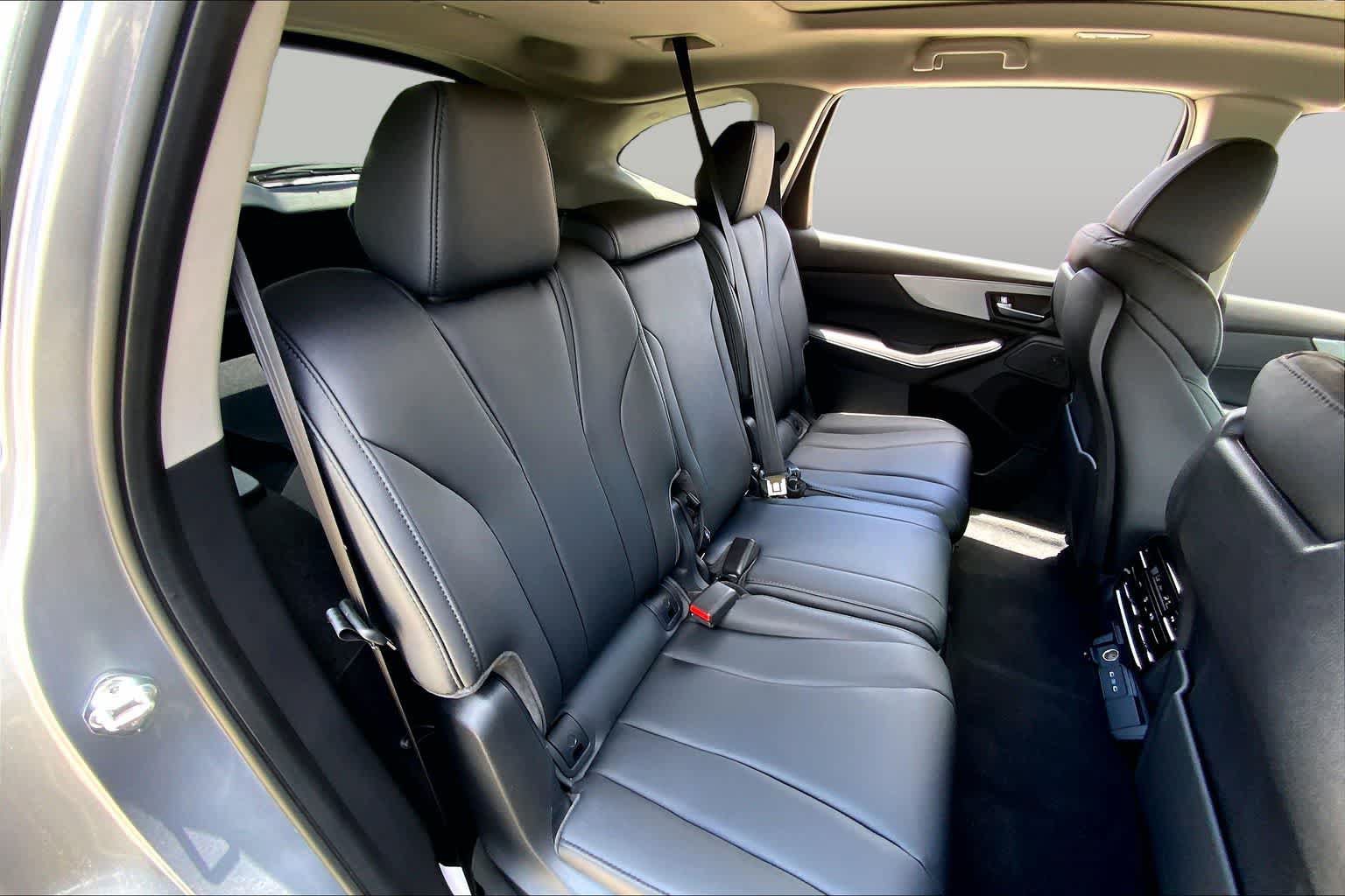 Used 2026 Acura MDX FWD image 19