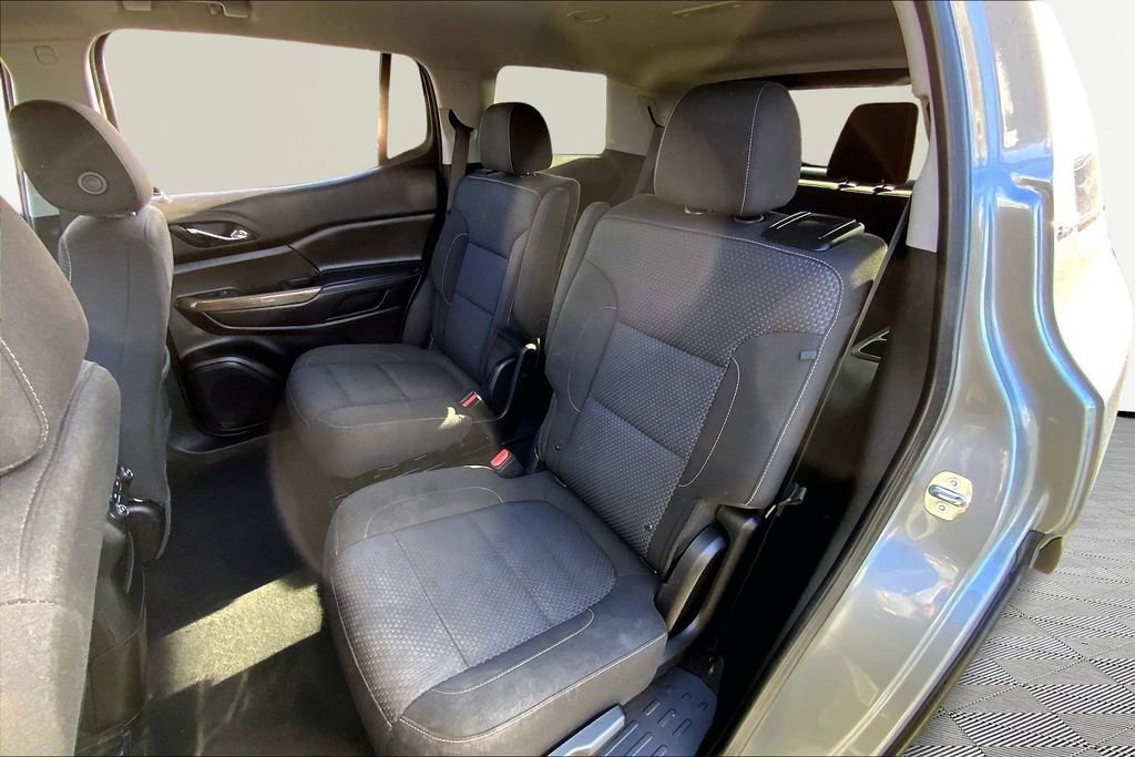 Used 2023 GMC Acadia SLE image 16